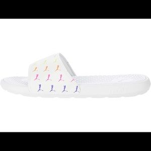 There used a little dirty also ill clean them